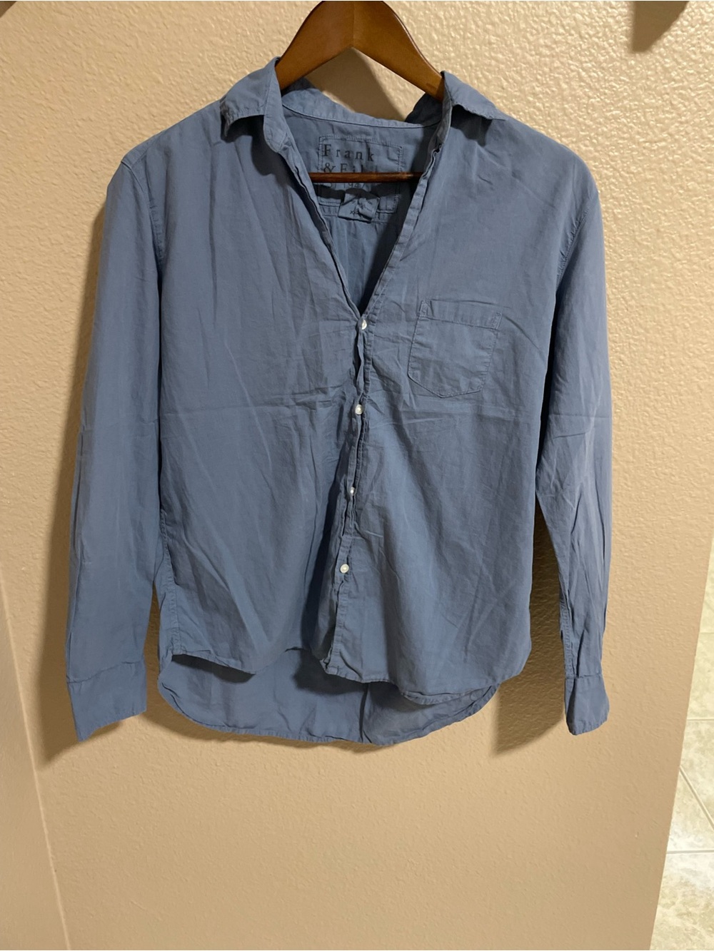 Frank & Eileen Eileen women’s Blue Casual Button-Down Shirt